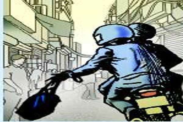 सराफा कारोबारी का सोने से भरा बैग लेकर चोर हुए फरार
