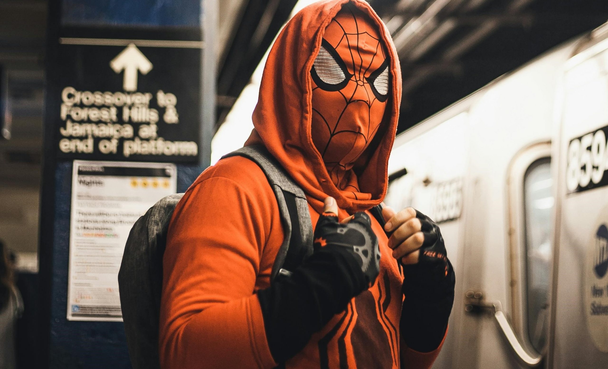 सोशल मीडिया फेम के लिए यूट्यूबर की अजीब हरकत