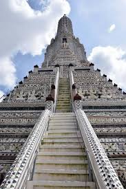 जांजगीर नैला में थाईलैंड के अरुण देव मंदिर की तर्ज पर भव्य दुर्गा पूजा पंडाल