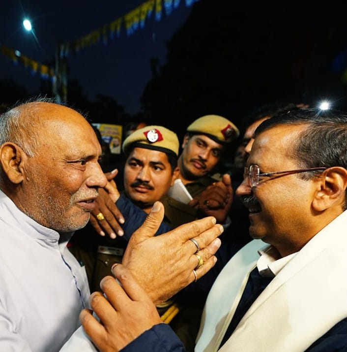 अरविन्द केजरीवाल ने लोगों से की भेंटवार्ता 