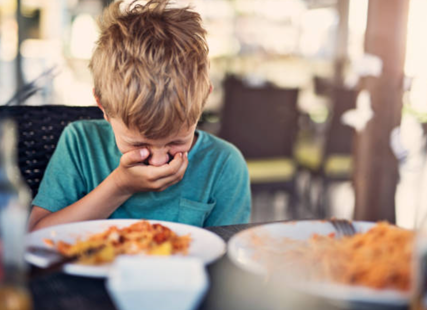 बीजापुर कन्या आश्रम में विषाक्त भोजन खाने से एक बच्ची की मौत, 35 बीमार