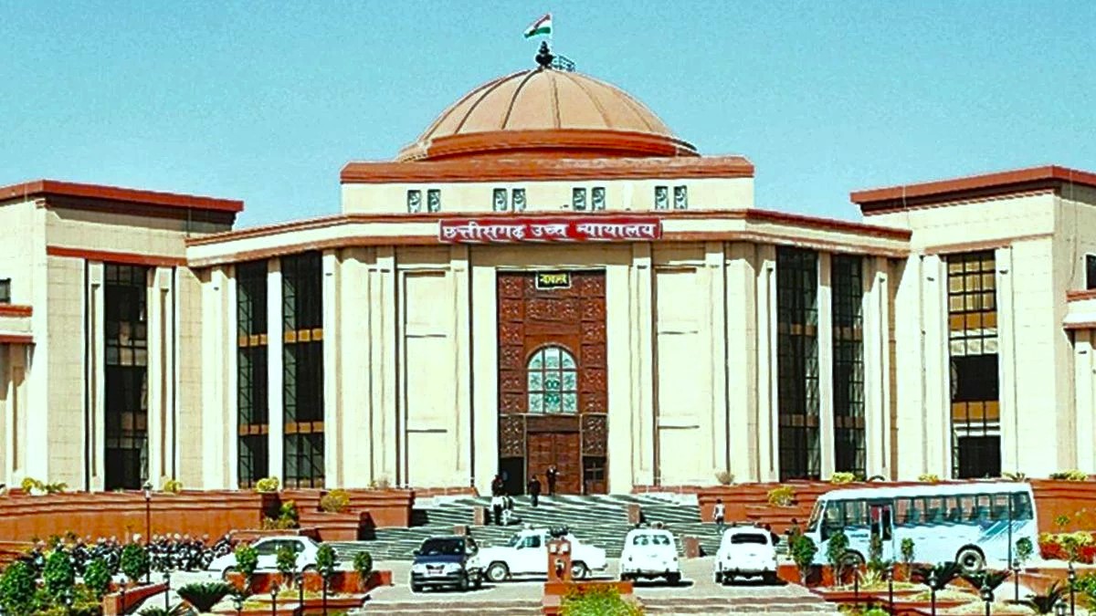 छत्तीसगढ़ हाई कोर्ट ने IASअधिकारियों को अवमानना नोटिस जारी किया